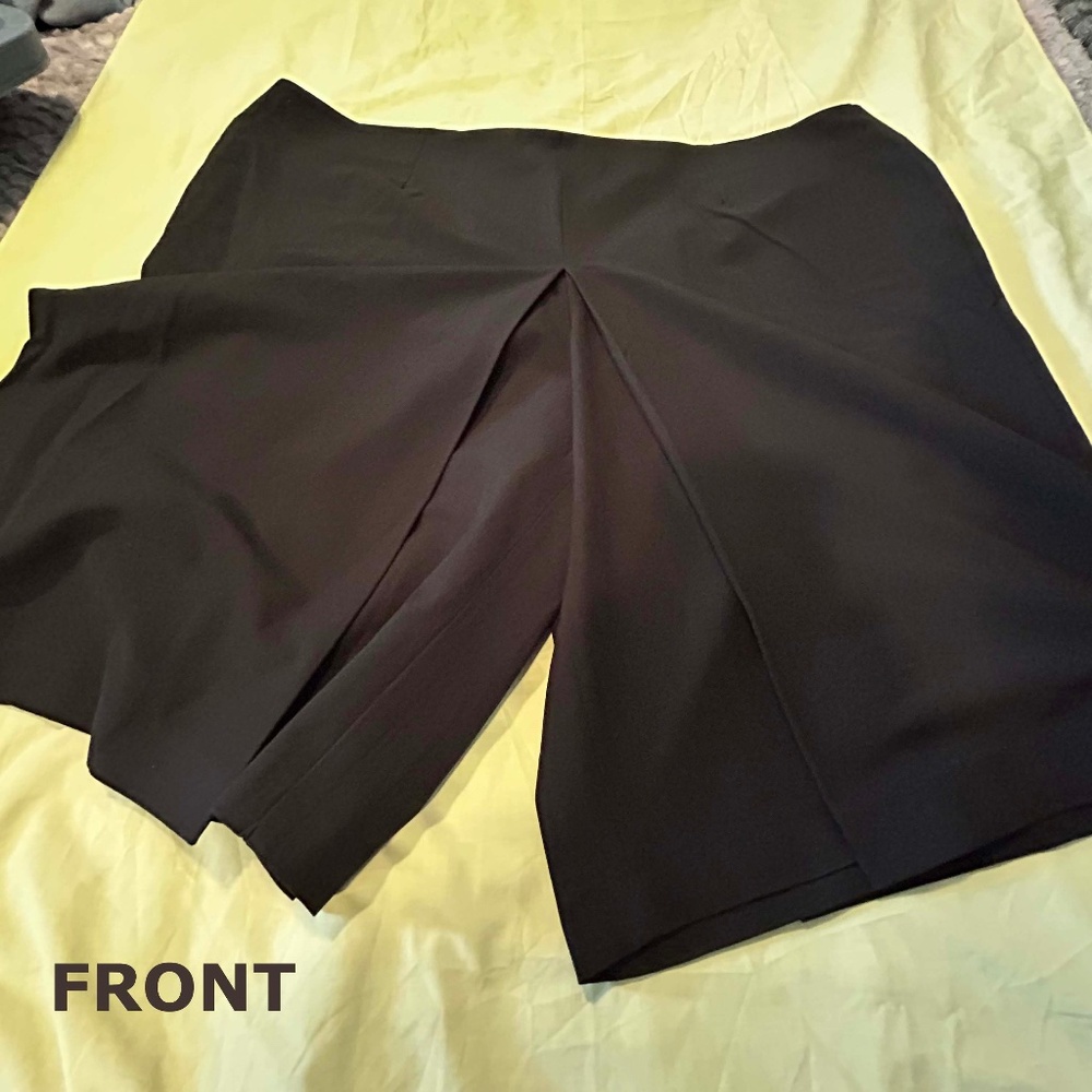GAUCHOS, WIDE LEG, BLACK, SZ 24, BACK HIDDEN ZIP, PLEAT FRONT & BACK MAKE IT